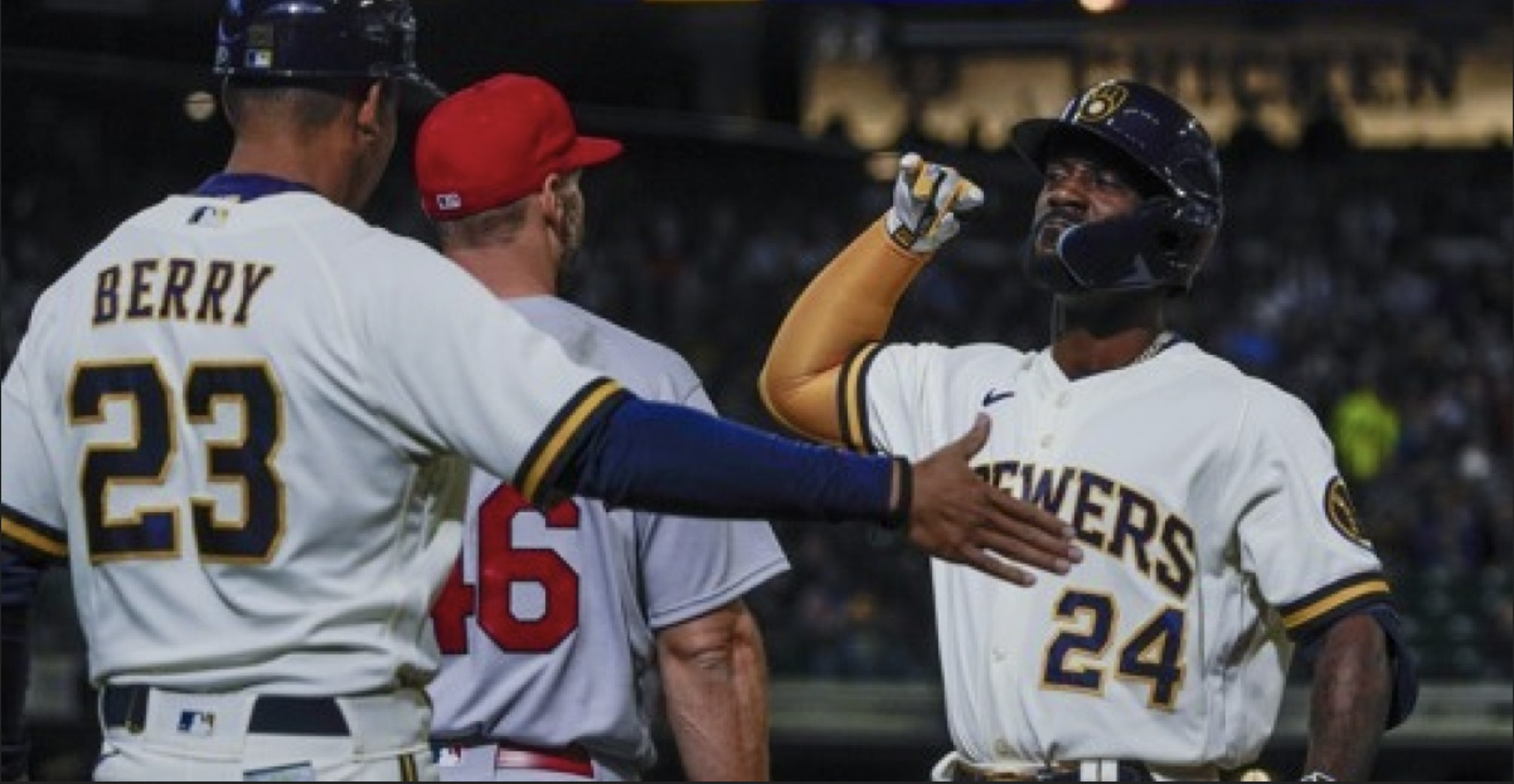 Woodruff returns to form as Brewers defeat Cardinals 5-1