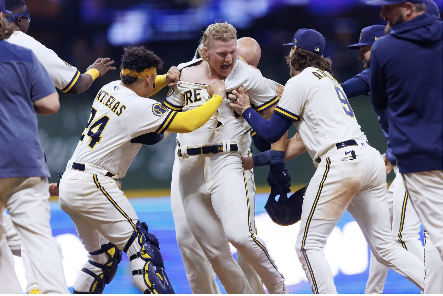 Frazier's walk-off homer lifts Pirates by Brewers 